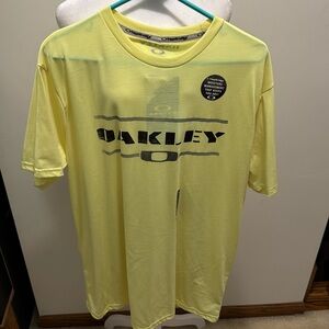 Oakley Tshirt
